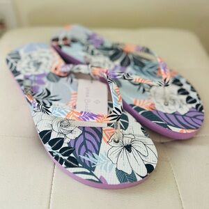 Vera Bradley Palm Floral Purple Flip Flops BNWT Size Large 9-10